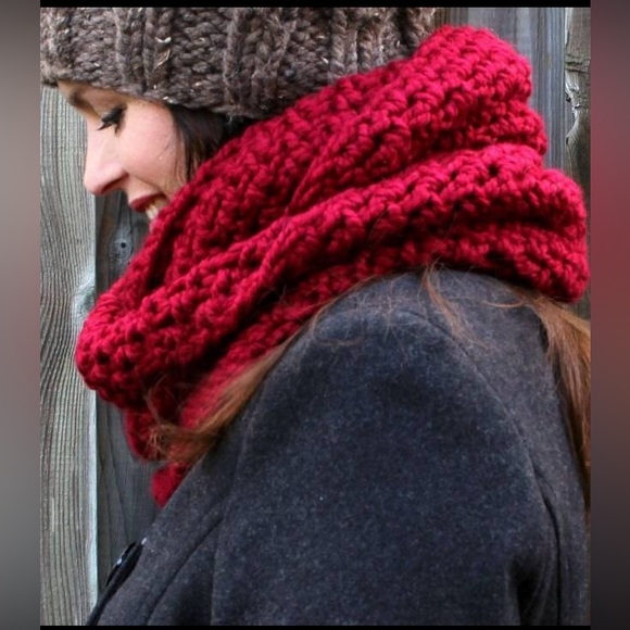 NWOT Mossimo Chunky Knit Infinity Scarf Red - Picture 4 of 7